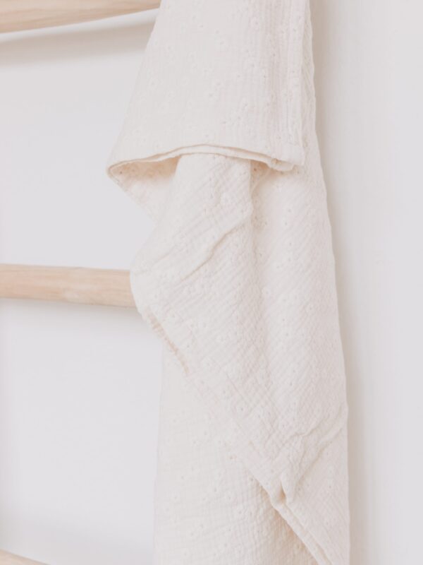 hydrofiele doek embroidery - embroidery hydrofiele doek - swaddle Esmee ecru - swaddle Esmee