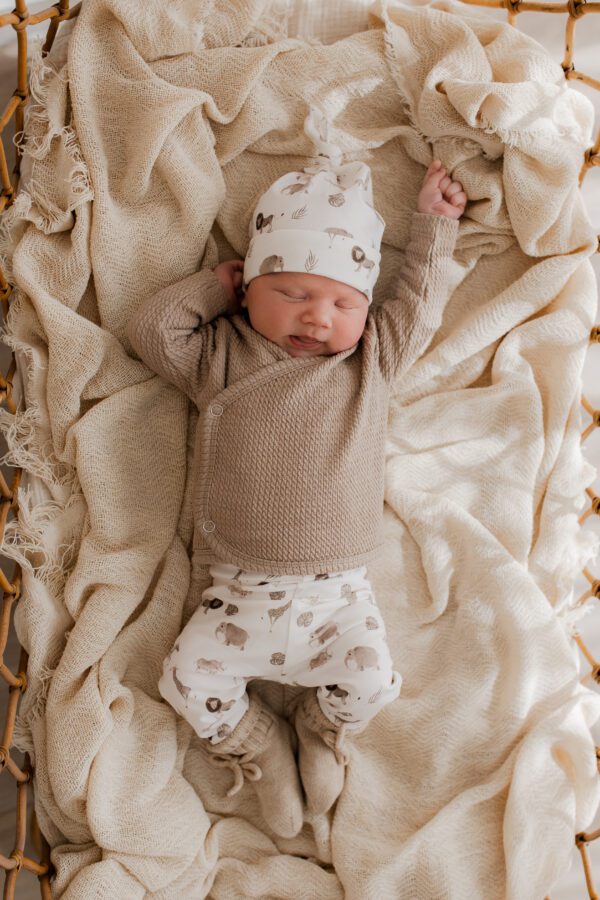 overslagshirt unisex - overslafshirt cable beige - newborn set dieren - babybroekje dieren - babyslofjes and - unisex babykleding