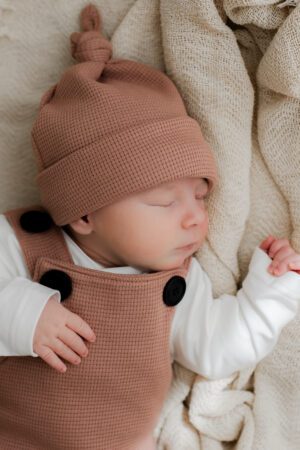 babymuts meisje - babymutsje pink clay