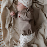 geboortepakje - baby meisjes kleding - overslagshirt ruffle - eerdtepakje - baby meisje