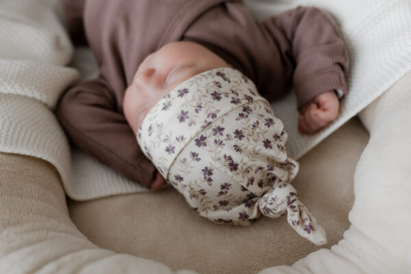 babymutsje bloemen - babymutsje paars - babymutsje meisjes - newborn mutsje