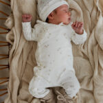boxpakje ruffle hartjes - boxpakje meisje - boxpakje newborn - ruffle boxpakje - boxpakje hartjes - geboortepakje hartjes - geboortepaakje - babymutsje hartjes - ruffle boxpakje