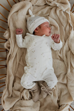 boxpakje ruffle hartjes - boxpakje meisje - boxpakje newborn - ruffle boxpakje - boxpakje hartjes - geboortepakje hartjes - geboortepaakje - babymutsje hartjes - ruffle boxpakje
