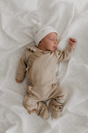boxpakje ruffle beige - boxpakje ruffle rib - boxpakje ruffle - boxpalje meisje - boxpakje zand - geboortepakje meisje - geboortepakje - meisjes babykleding