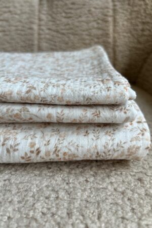 hydrofiele doek - swaddle - baby hydrofiel - hydrofiel baby - grote hydrofiele doek - hydrofiel beige - hydrofiele doek bloemen