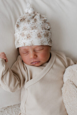babymutsje - babymutsje bloemen - babymutsje beige - newborn mutsje meisje - newborn mutsje handgemaakt