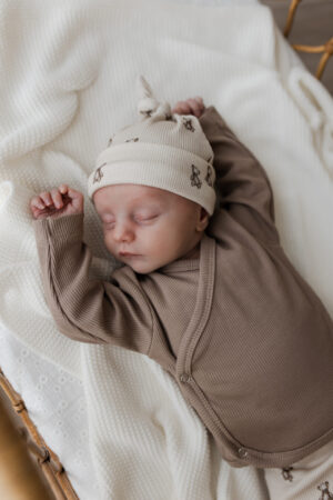 mutjes baby - baby mutsje beer - newborn mutsje beer - geboortemutsje - newborn kleding