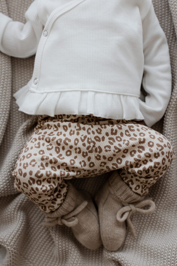 broekje rib leopard beige - babybroekje beige - geboortepakje meisje - newborn broekje panter - newborn broekje leopard - babybroekje - geboortepakje