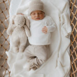 overslagshirt baby - overslagshirt off white - rib overslagshirt - babykleding - geboortepakje - babykleding jongen - unisex babykleding