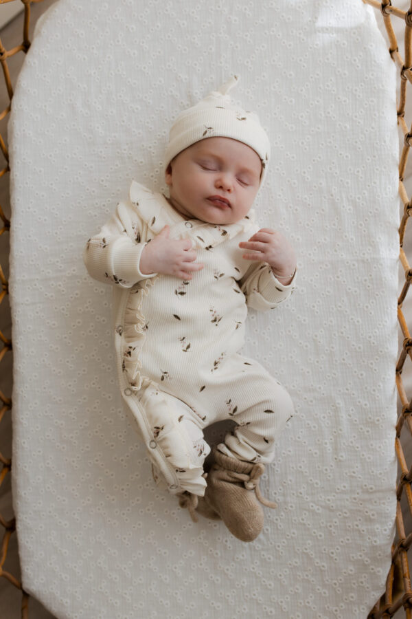 boxpakje ruffle - boxpakje ruffle meisje - geboorte pakje meisje - ruffle newborn kleding - babymutsje - babymutsje bloemen