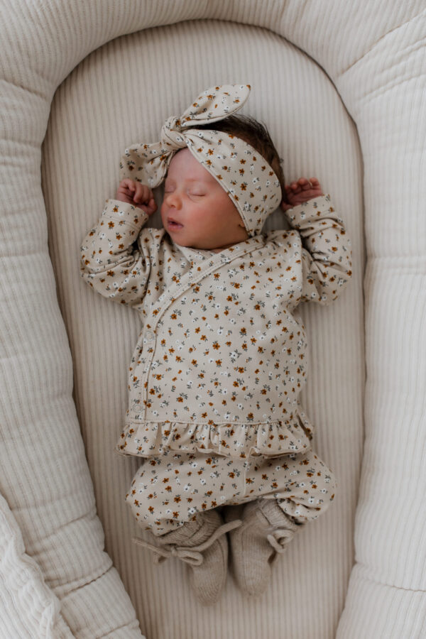 overslagshirt bloemen - overslagshirt ruffle - overslagshirt ruffle bloemen - babyshirtje ruffle - babykleding ruffle meisje - geboortepakje