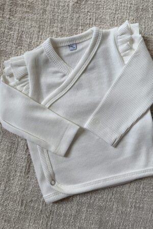 overslagshirt ruffle - baby overslagshirt meisje - overslagshirt ruffle meisje - geboortepakje meisje - newborn set meisje - ruffle babykleding - off white ruffle shirtje