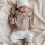 Newborn set broekje + mutsje | Hartjes beige